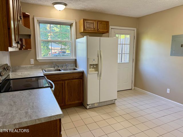 3246 Pow Camp Rd, Crossville, TN 38572