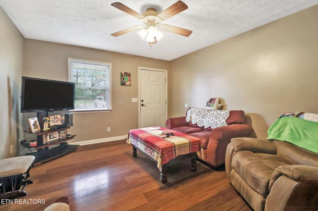 3246 Pow Camp Rd, Crossville, TN 38572