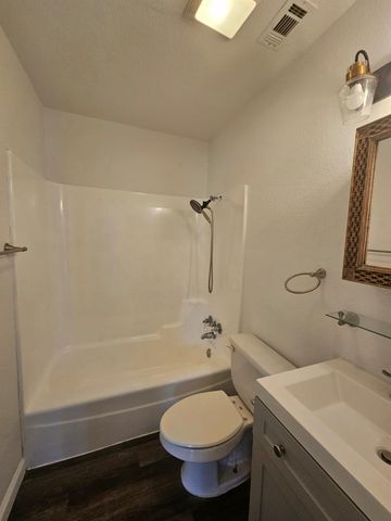 1401 Trinity ST, Lockhart, TX 78644