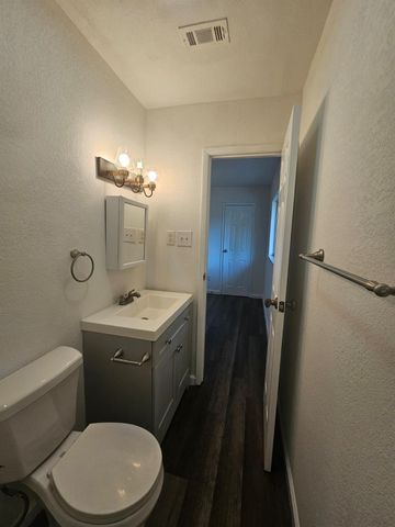 1401 Trinity ST, Lockhart, TX 78644