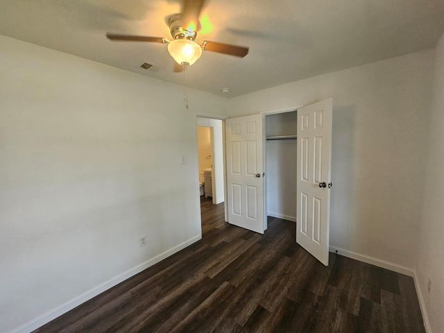 1401 Trinity ST, Lockhart, TX 78644