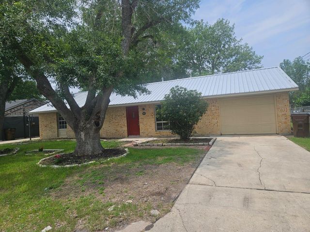 1401 Trinity ST, Lockhart, TX 78644