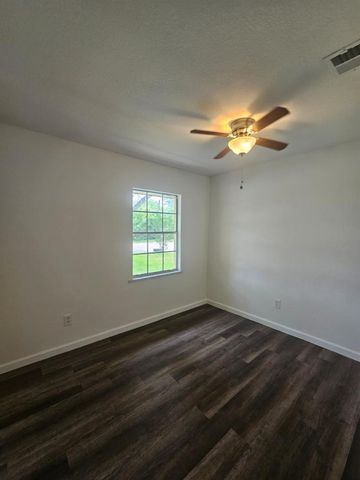 1401 Trinity ST, Lockhart, TX 78644
