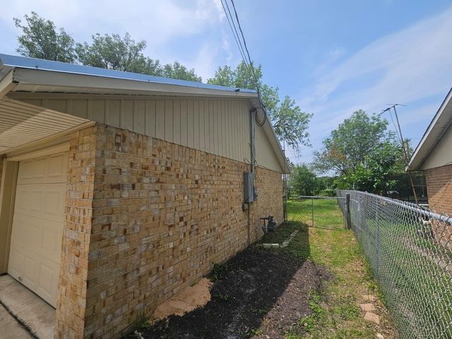 1401 Trinity ST, Lockhart, TX 78644