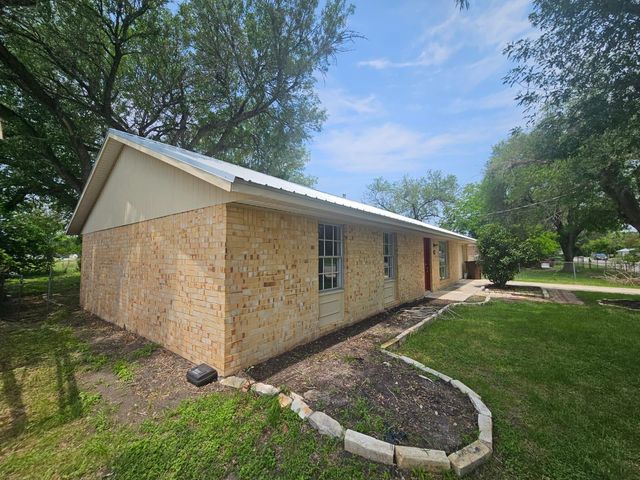 1401 Trinity ST, Lockhart, TX 78644