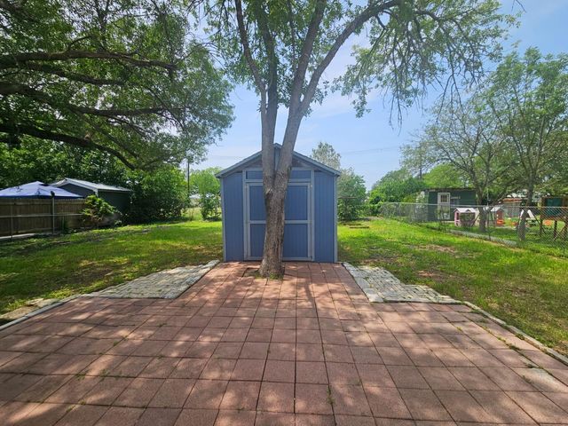 1401 Trinity ST, Lockhart, TX 78644