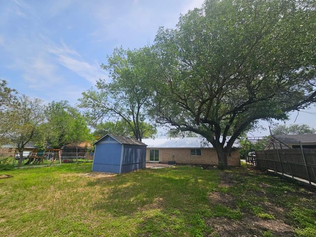 1401 Trinity ST, Lockhart, TX 78644