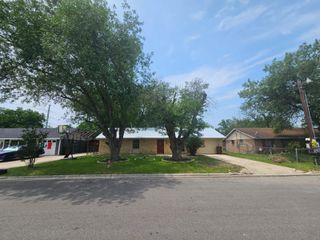 1401 Trinity ST, Lockhart, TX 78644