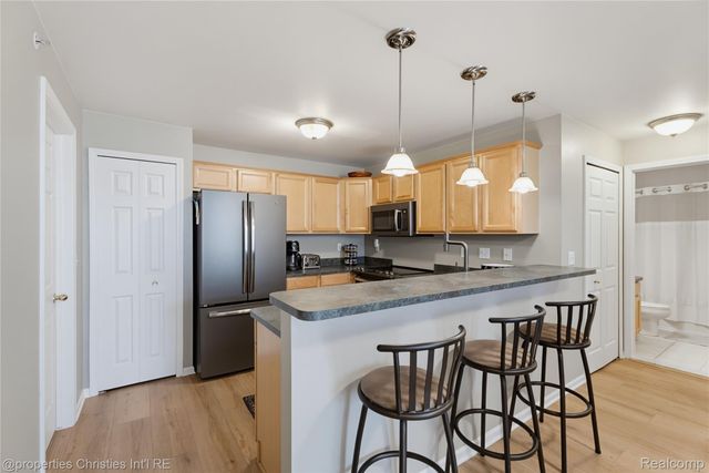 35104 Emma Circle, Commerce Charter Township, MI 48390