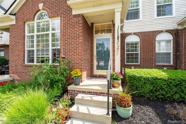 35104 Emma Circle, Commerce Charter Township, MI 48390
