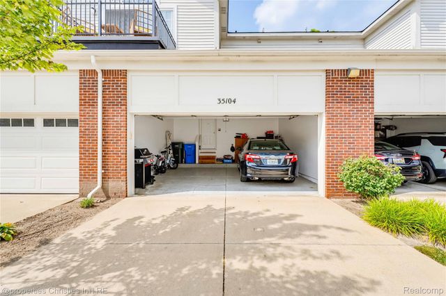 35104 Emma Circle, Commerce Charter Township, MI 48390