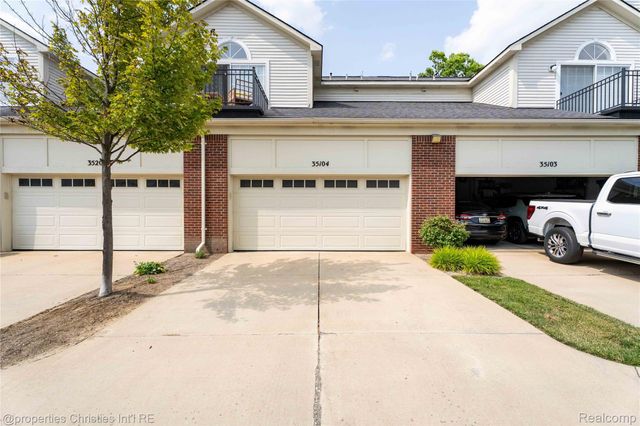 35104 Emma Circle, Commerce Charter Township, MI 48390