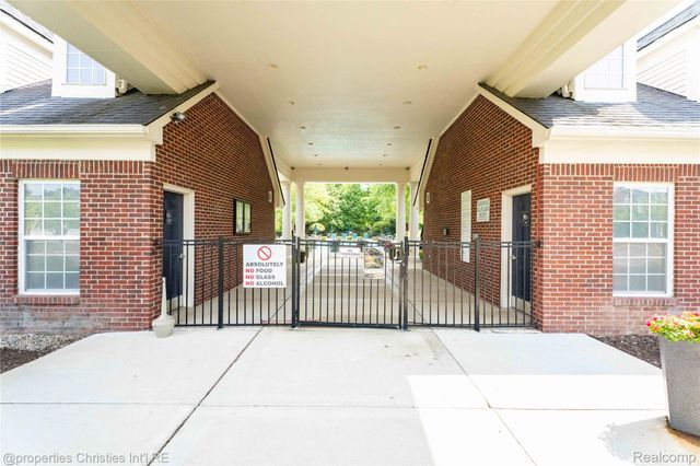 35104 Emma Circle, Commerce Charter Township, MI 48390
