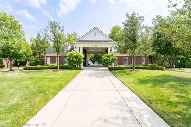 35104 Emma Circle, Commerce Charter Township, MI 48390