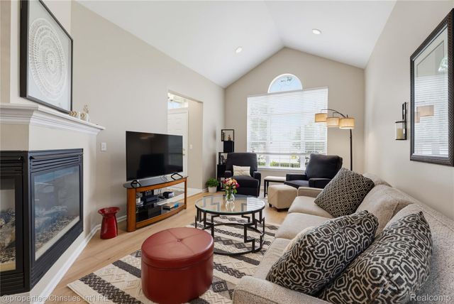 35104 Emma Circle, Commerce Charter Township, MI 48390