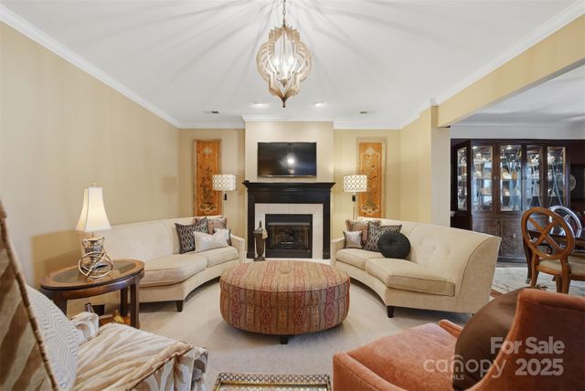 4410 1st Street Drive NW, Hickory, NC 28601