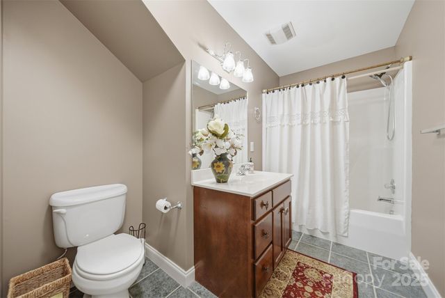 4410 1st Street Drive NW, Hickory, NC 28601