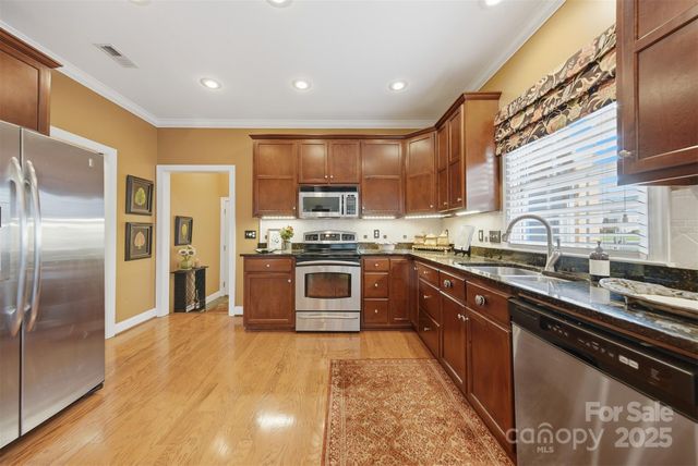 4410 1st Street Drive NW, Hickory, NC 28601