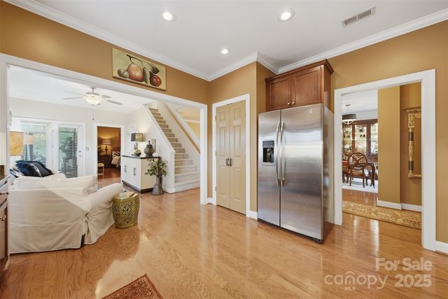 4410 1st Street Drive NW, Hickory, NC 28601