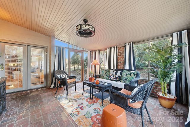 4410 1st Street Drive NW, Hickory, NC 28601