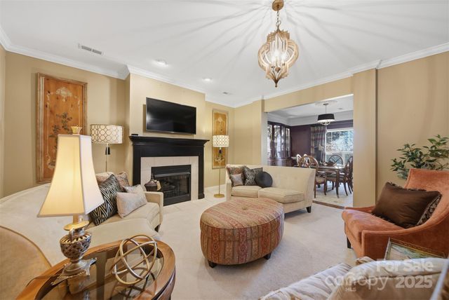 4410 1st Street Drive NW, Hickory, NC 28601