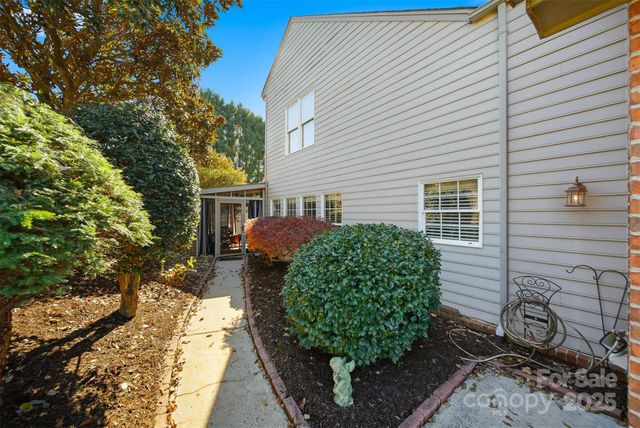 4410 1st Street Drive NW, Hickory, NC 28601