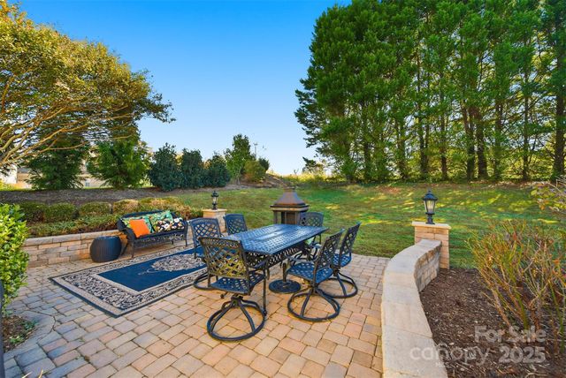 4410 1st Street Drive NW, Hickory, NC 28601