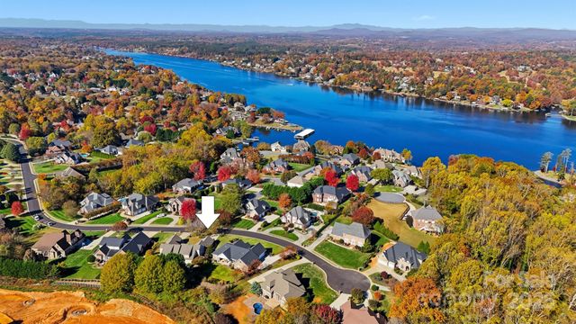 4410 1st Street Drive NW, Hickory, NC 28601