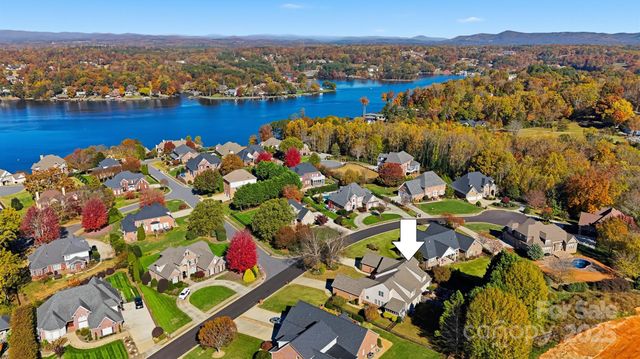 4410 1st Street Drive NW, Hickory, NC 28601