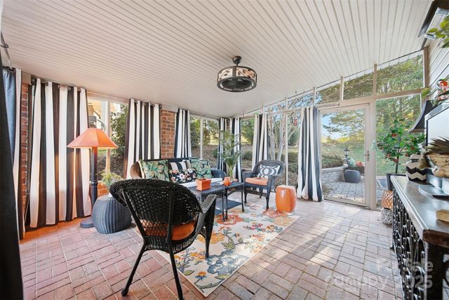 4410 1st Street Drive NW, Hickory, NC 28601