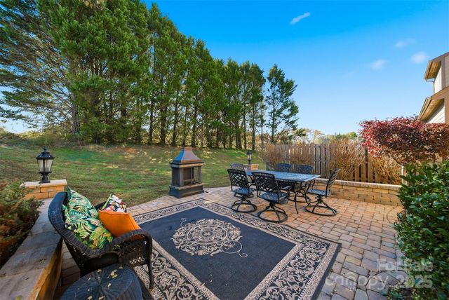 4410 1st Street Drive NW, Hickory, NC 28601