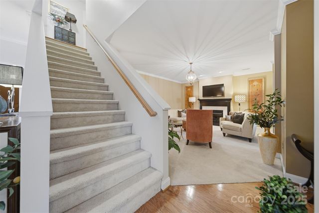 4410 1st Street Drive NW, Hickory, NC 28601