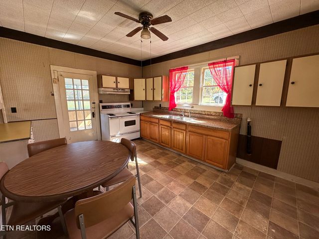 111 Bryan Hill Drive, Tellico Plains, TN 37385