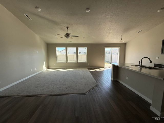12451 Varga St, Caldwell, ID 83607