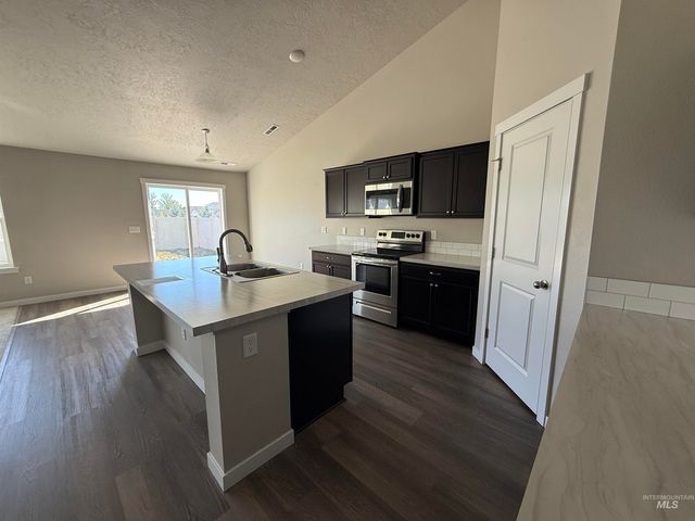 12451 Varga St, Caldwell, ID 83607
