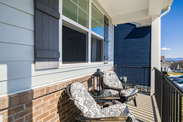 411 STONEWALL JACKSON BLVD, Staunton, VA 24401