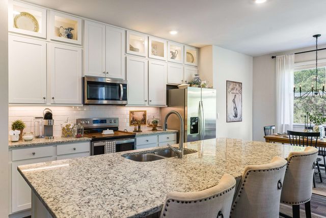 411 STONEWALL JACKSON BLVD, Staunton, VA 24401