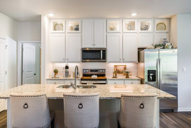 411 STONEWALL JACKSON BLVD, Staunton, VA 24401