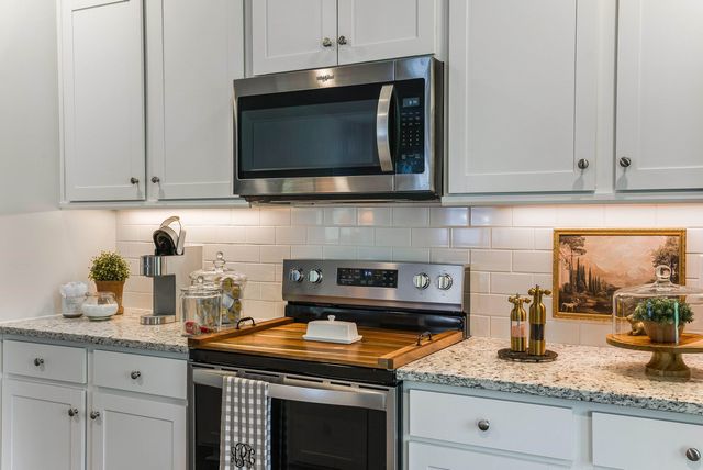 411 STONEWALL JACKSON BLVD, Staunton, VA 24401