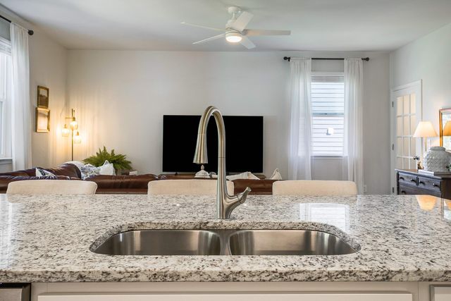 411 STONEWALL JACKSON BLVD, Staunton, VA 24401