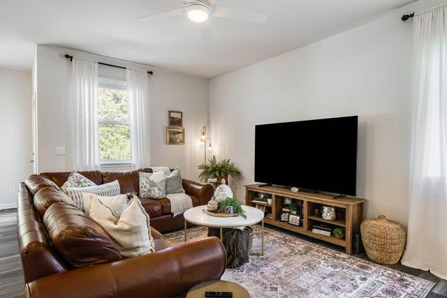 411 STONEWALL JACKSON BLVD, Staunton, VA 24401