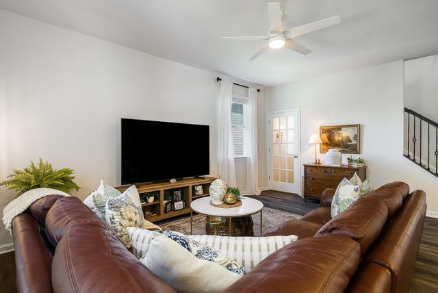 411 STONEWALL JACKSON BLVD, Staunton, VA 24401