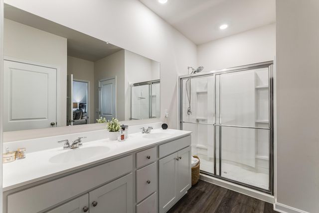 411 STONEWALL JACKSON BLVD, Staunton, VA 24401