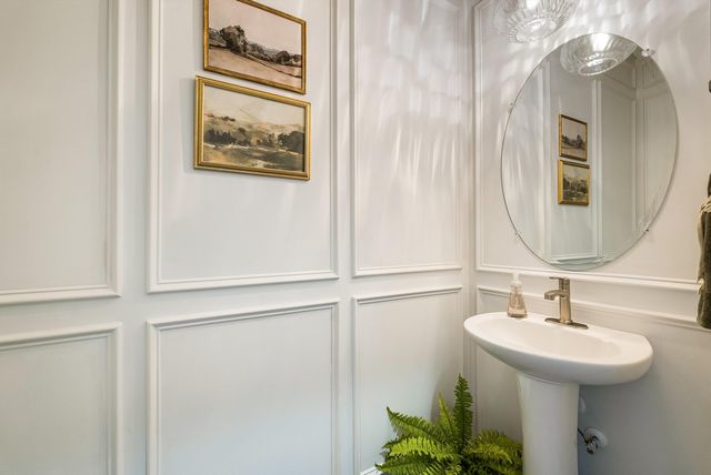 411 STONEWALL JACKSON BLVD, Staunton, VA 24401