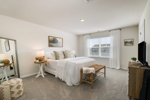 411 STONEWALL JACKSON BLVD, Staunton, VA 24401