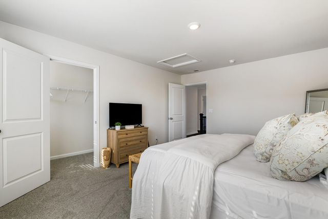 411 STONEWALL JACKSON BLVD, Staunton, VA 24401