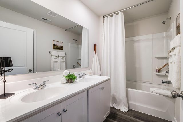 411 STONEWALL JACKSON BLVD, Staunton, VA 24401