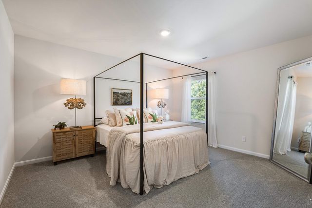 411 STONEWALL JACKSON BLVD, Staunton, VA 24401