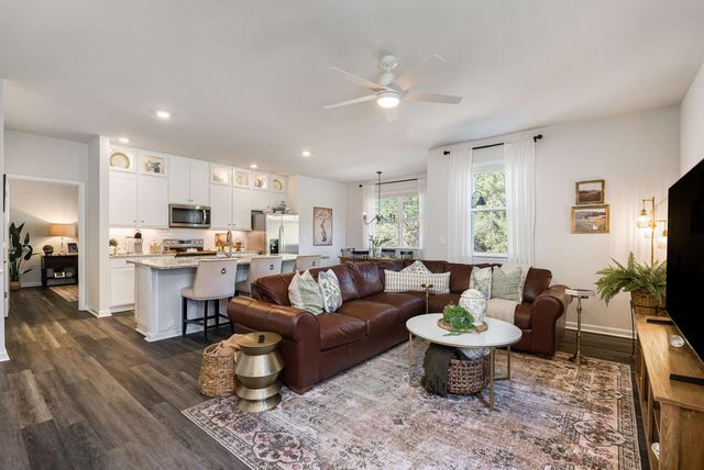 411 STONEWALL JACKSON BLVD, Staunton, VA 24401