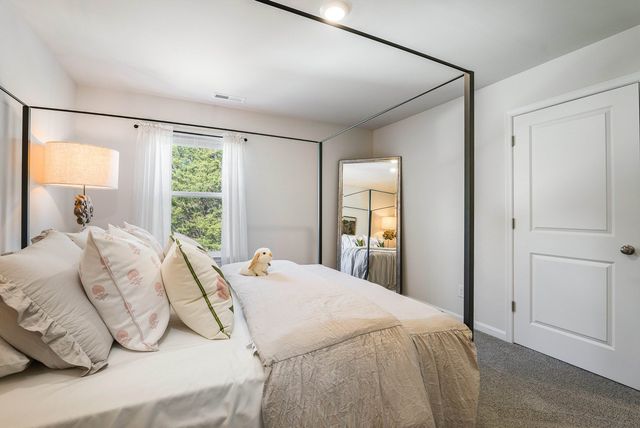 411 STONEWALL JACKSON BLVD, Staunton, VA 24401